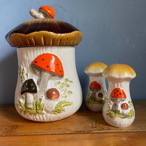Sears Merry Mushroom Canister and salt and pepper shaker set - Picture 1 of 5